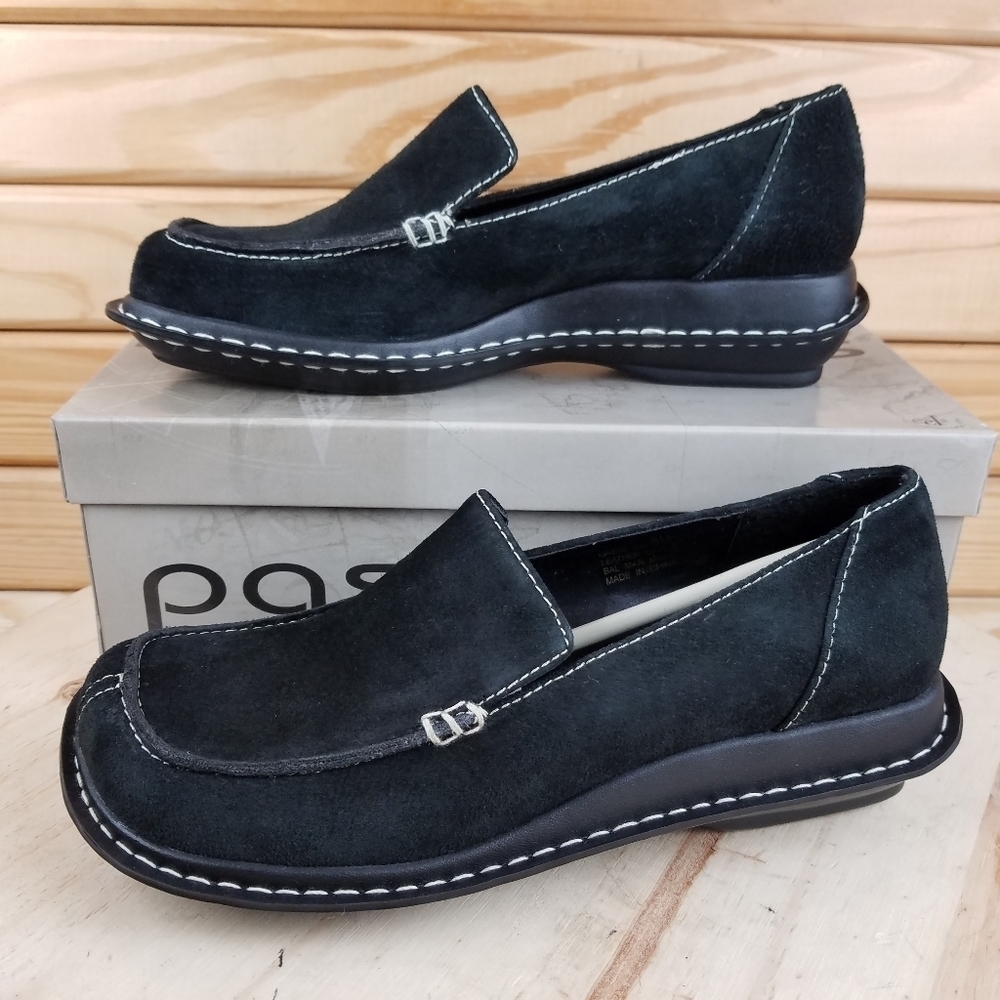 Suede Leather Women's 8 US Moc Toe Black Loafers Slip on BOHO Casual Shoes NEW